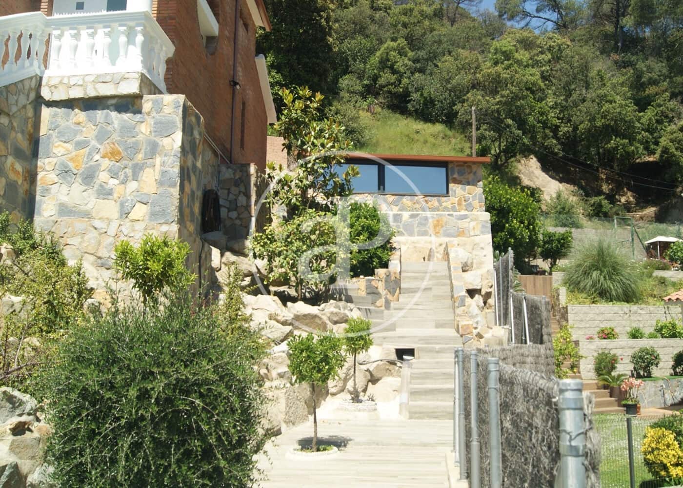 5 bedroom Villa for sale in Alella with pool - € 1,090,000 (Ref: 9321877)