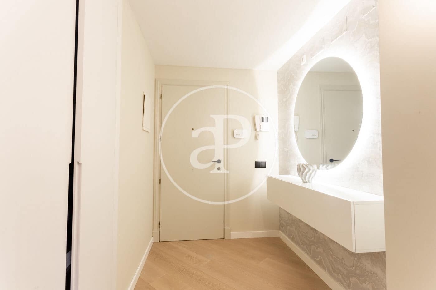 Appartement de 2 chambres à louer à Barcelone ville - 3 650 € (Ref: 9321878)