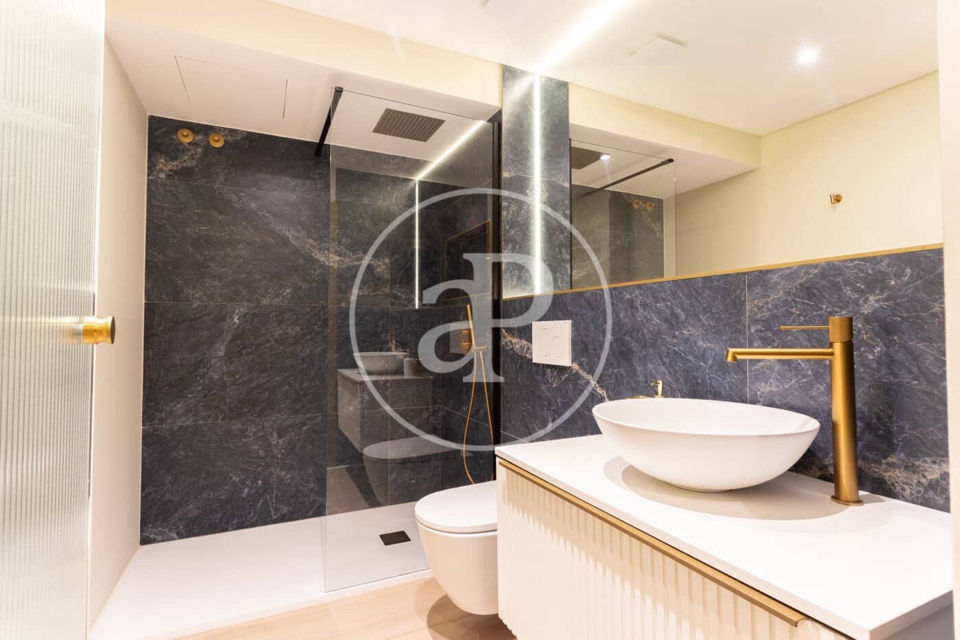 Appartement de 2 chambres à louer à Barcelone ville - 3 650 € (Ref: 9321878)