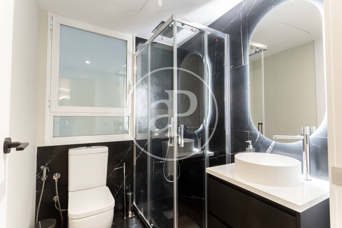 Appartement de 2 chambres à louer à Barcelone ville - 3 650 € (Ref: 9321878)