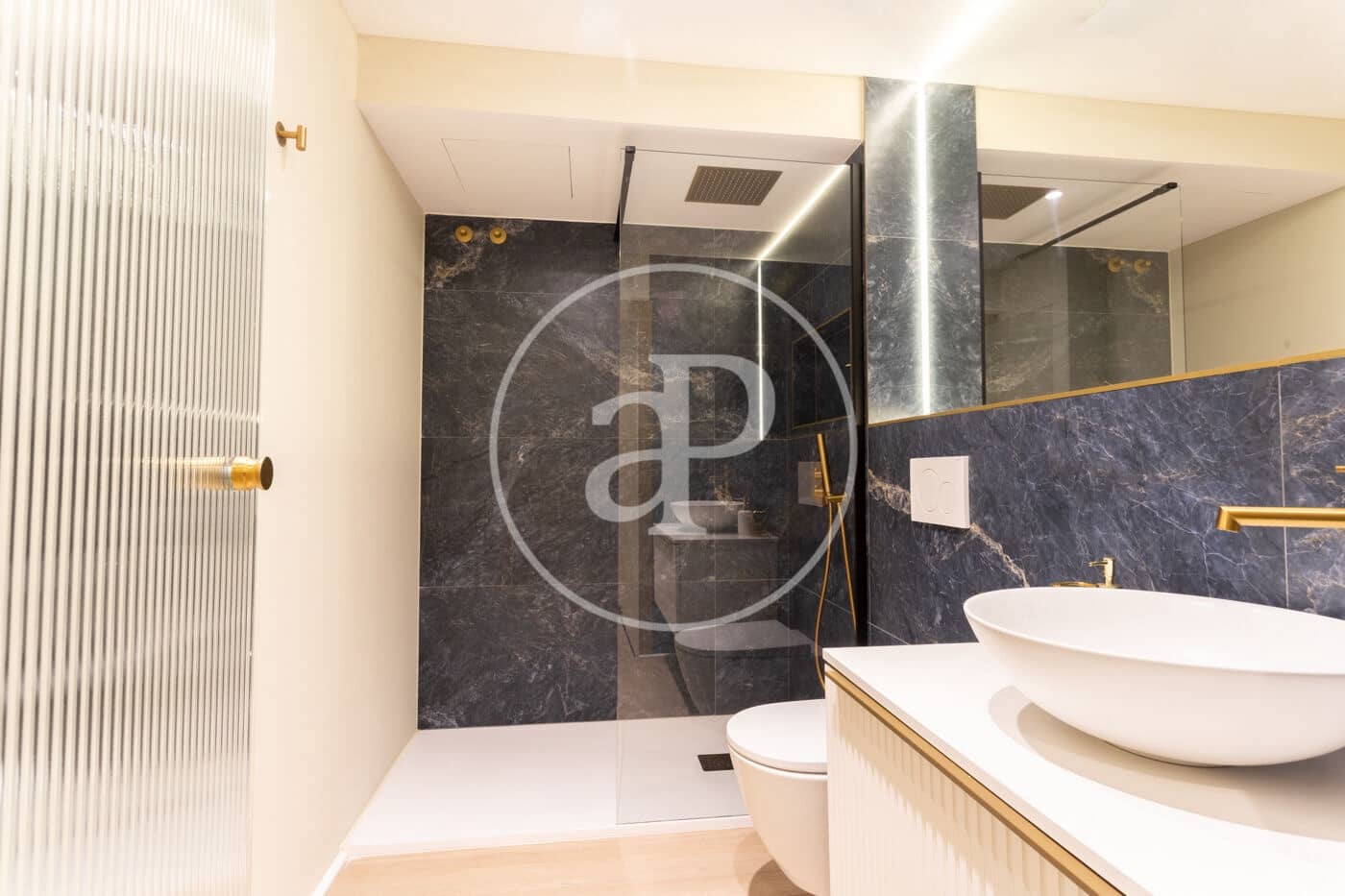 Appartement de 2 chambres à louer à Barcelone ville - 3 650 € (Ref: 9321878)