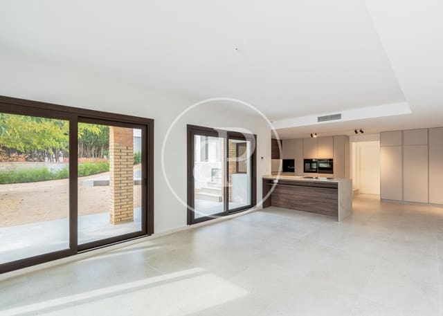 4 bedroom Villa for sale in Arenys de Mar with pool - € 1,150,000 (Ref: 9321882)