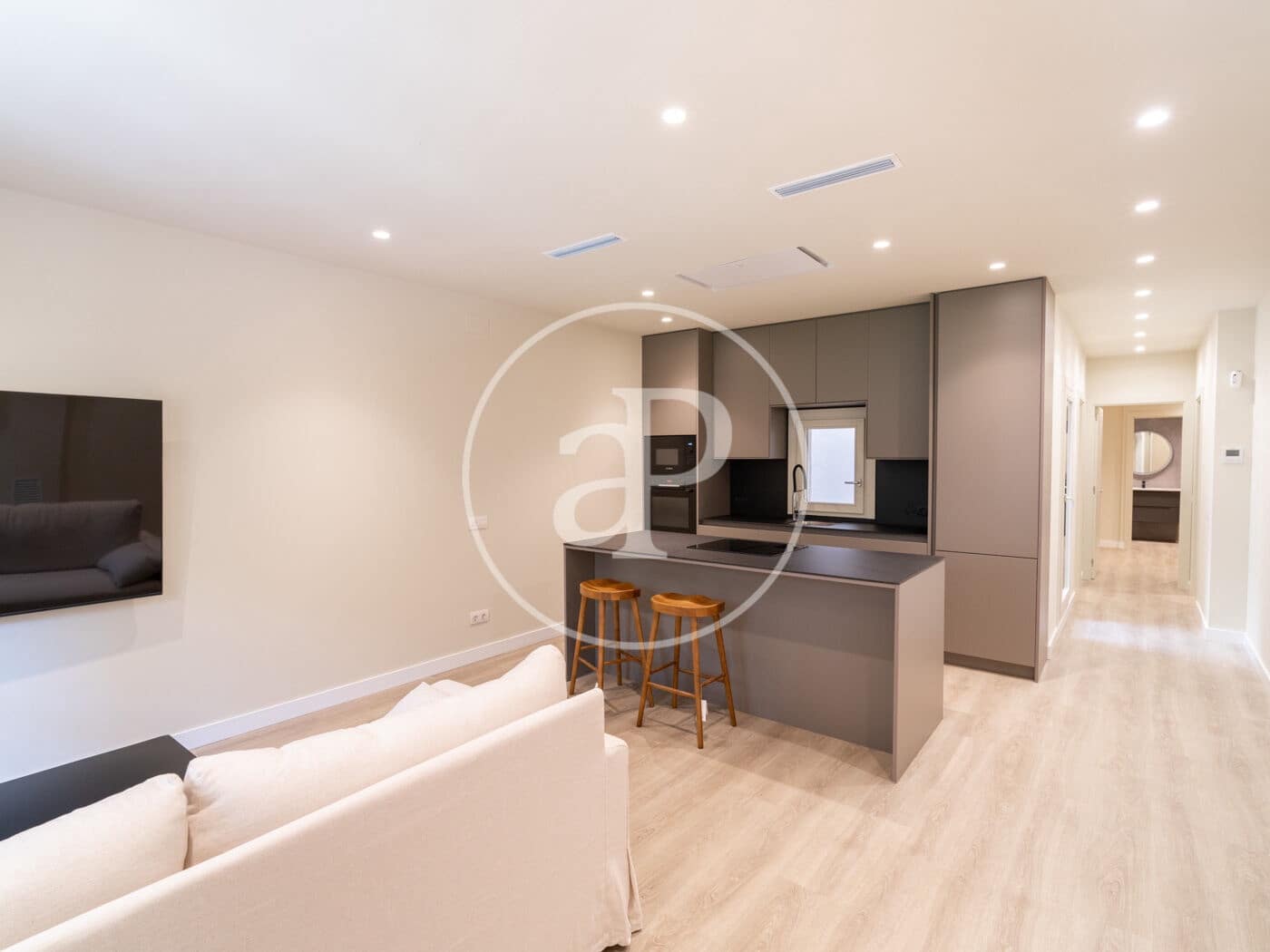 2 slaapkamer Appartement te huur in Barcelona stad - € 2.700 (Ref: 9334923)