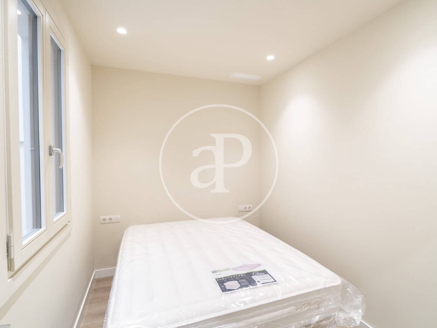 2 slaapkamer Appartement te huur in Barcelona stad - € 2.700 (Ref: 9334923)