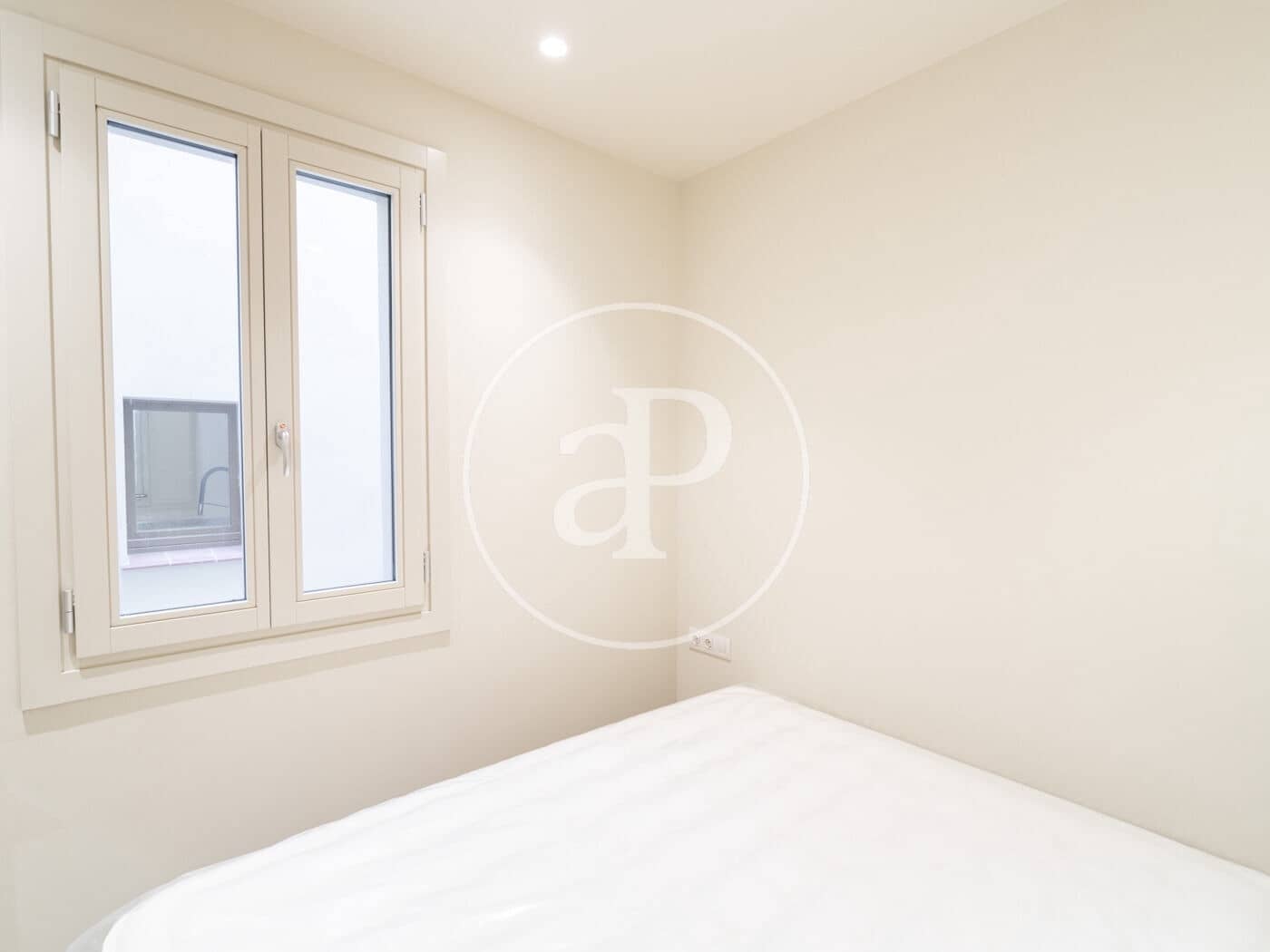 2 slaapkamer Appartement te huur in Barcelona stad - € 2.700 (Ref: 9334923)