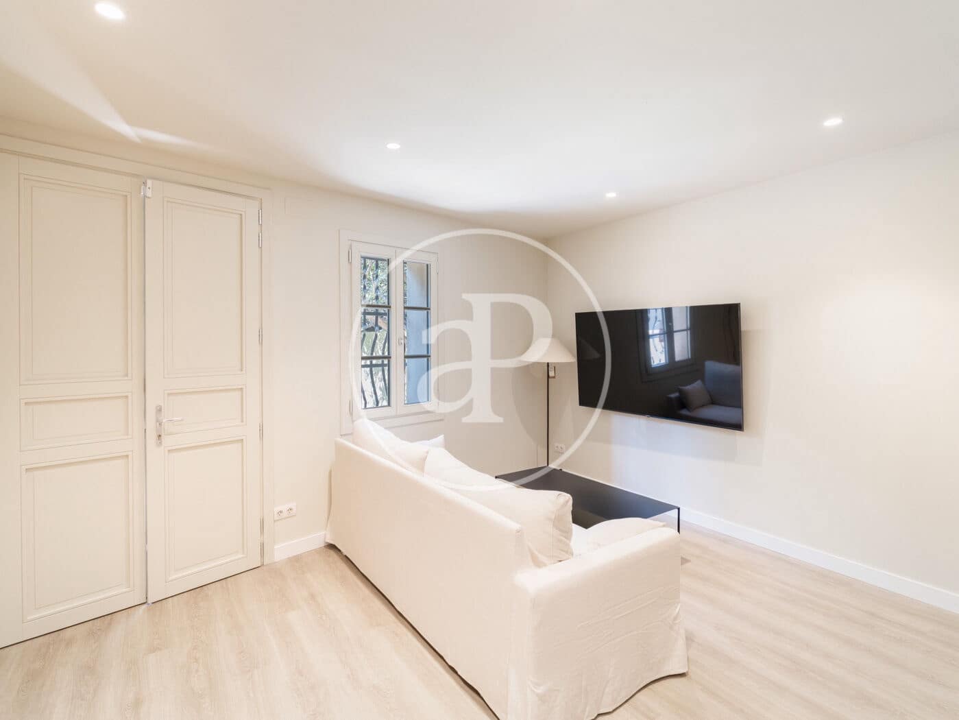 2 slaapkamer Appartement te huur in Barcelona stad - € 2.700 (Ref: 9334923)