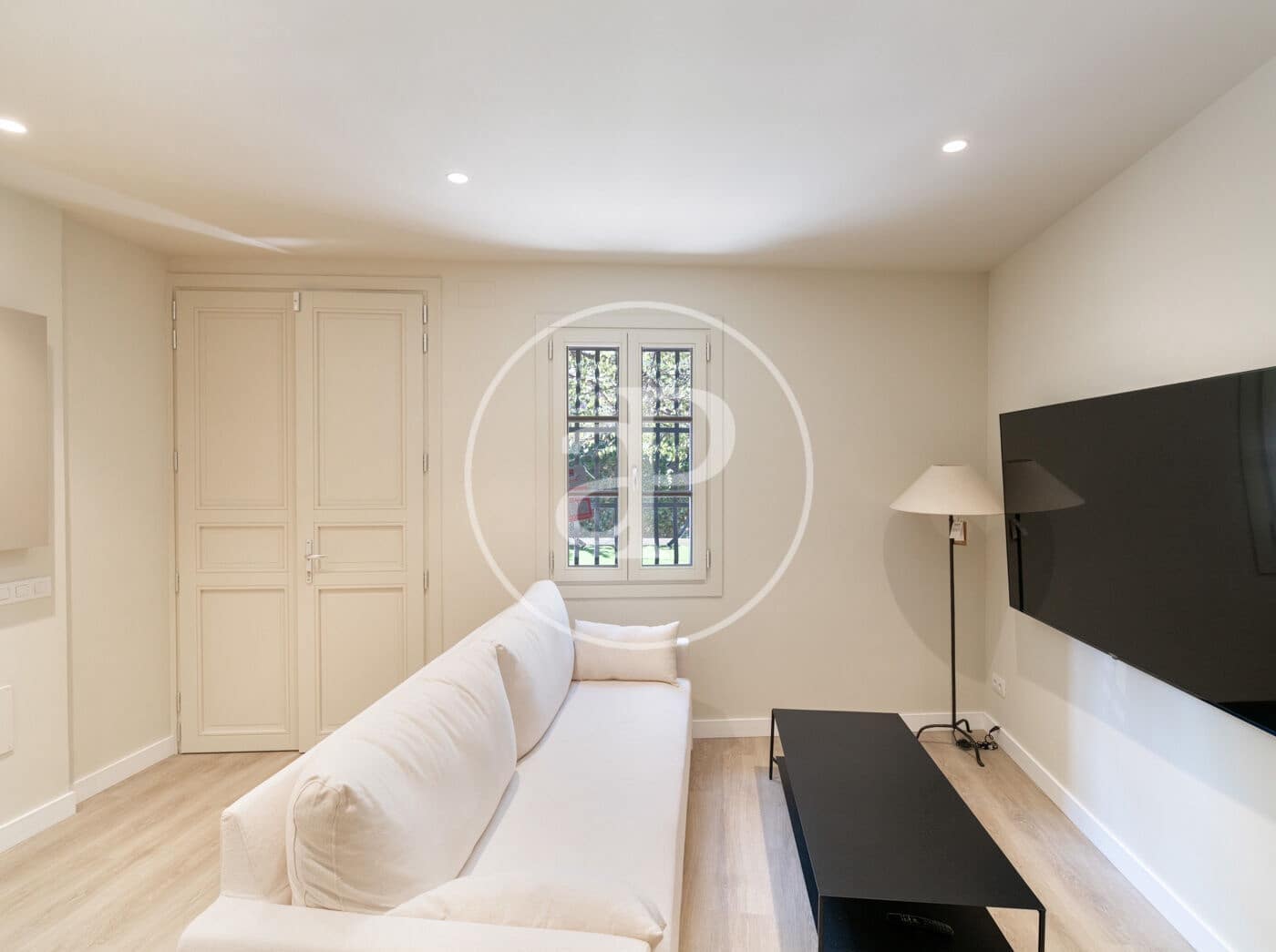 2 slaapkamer Appartement te huur in Barcelona stad - € 2.700 (Ref: 9334923)