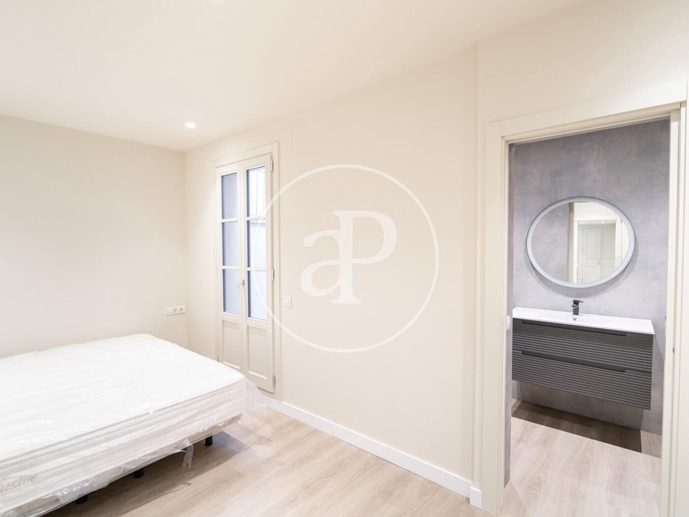 2 slaapkamer Appartement te huur in Barcelona stad - € 2.700 (Ref: 9334923)