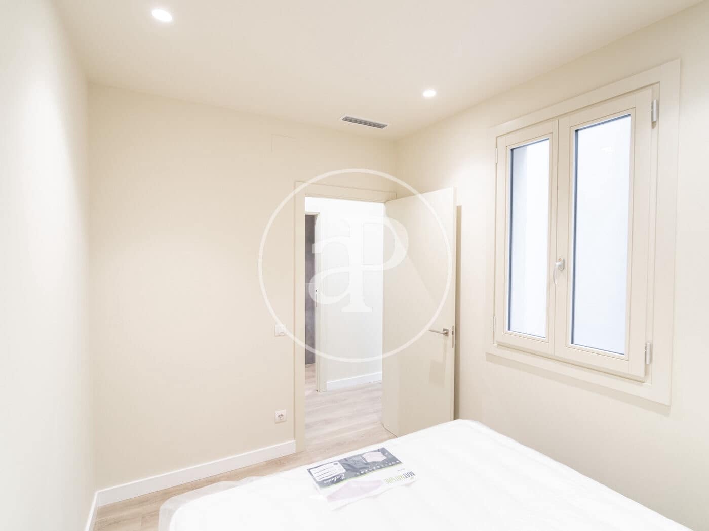 2 slaapkamer Appartement te huur in Barcelona stad - € 2.700 (Ref: 9334923)