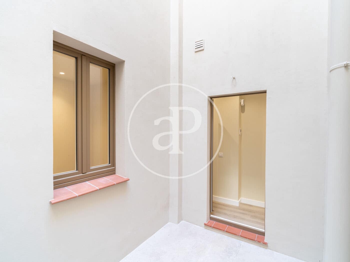 2 slaapkamer Appartement te huur in Barcelona stad - € 2.700 (Ref: 9334923)