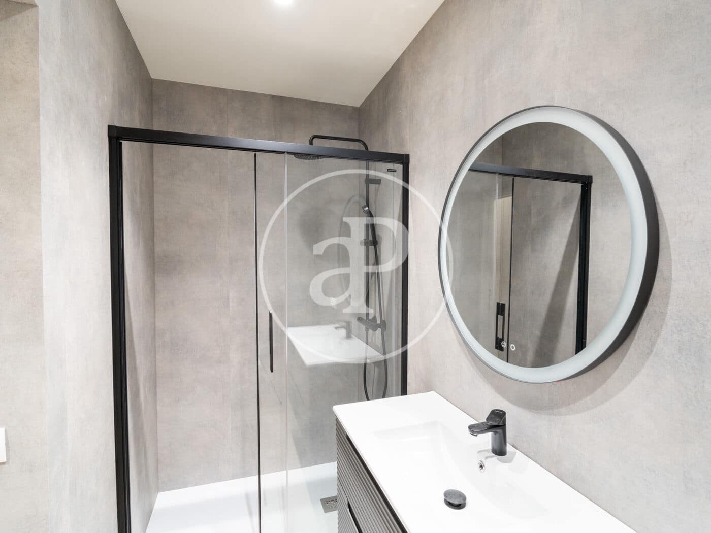 2 slaapkamer Appartement te huur in Barcelona stad - € 2.700 (Ref: 9334923)