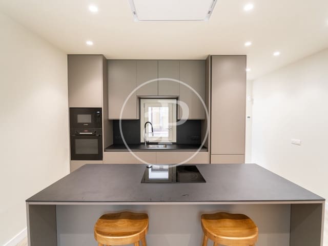 2 slaapkamer Appartement te huur in El Poble Sec, Barcelona stad - € 2.700 (Ref: 9334923)