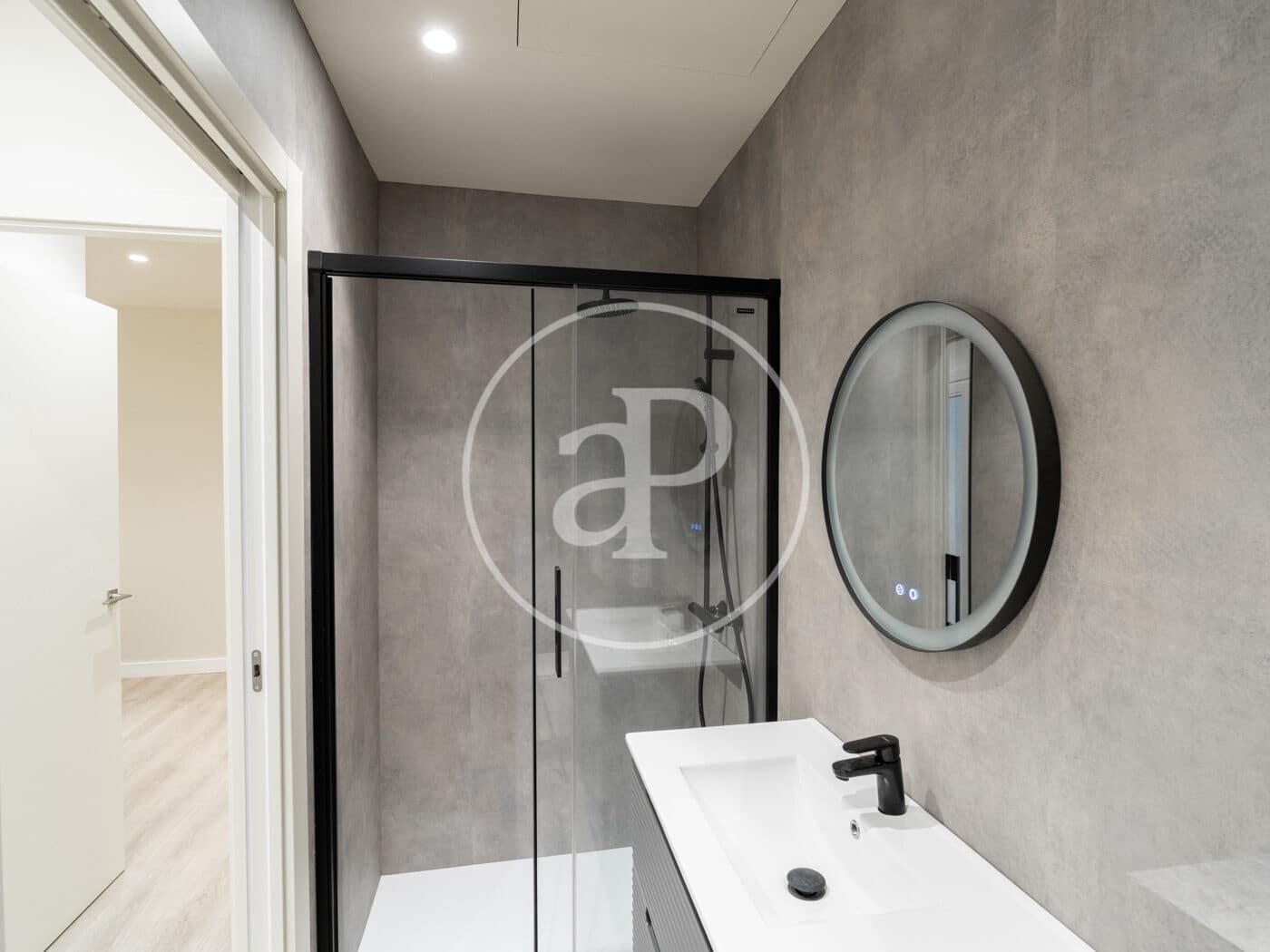 2 slaapkamer Appartement te huur in Barcelona stad - € 2.700 (Ref: 9334923)