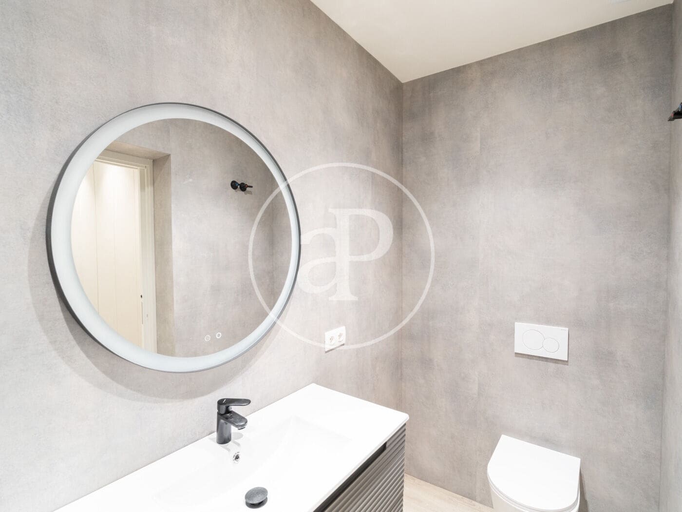 2 slaapkamer Appartement te huur in Barcelona stad - € 2.700 (Ref: 9334923)