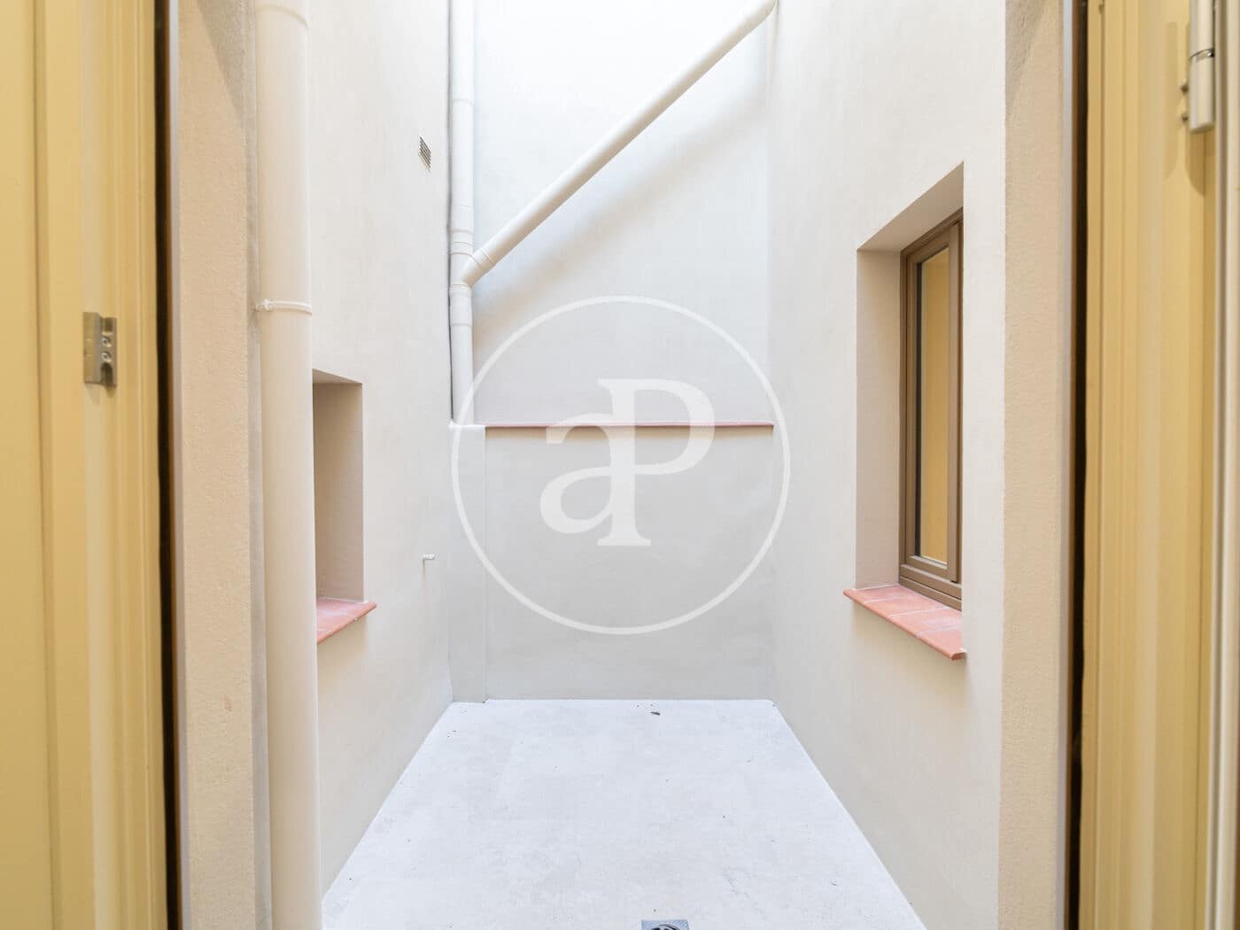 2 slaapkamer Appartement te huur in Barcelona stad - € 2.700 (Ref: 9334923)