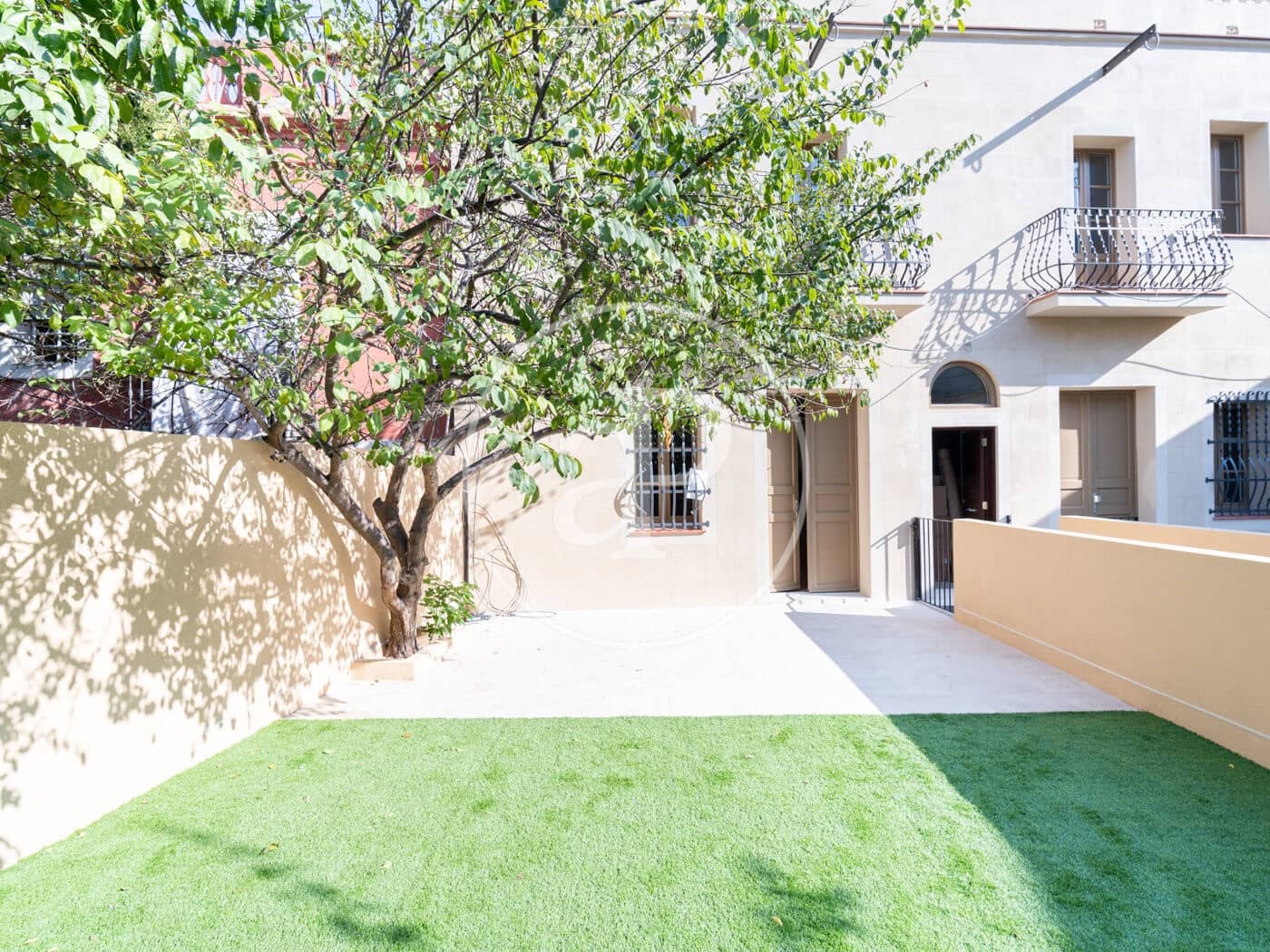 2 slaapkamer Appartement te huur in Barcelona stad - € 2.700 (Ref: 9334923)