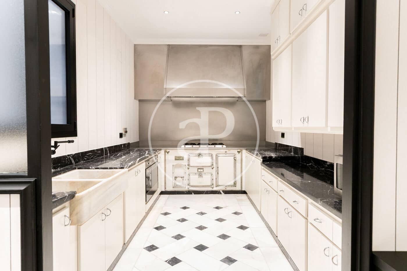 5 soveværelse Lejlighed til leje i Barcelona by - € 20.000 (Ref: 9334924)