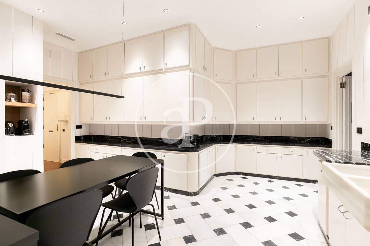 5 soveværelse Lejlighed til leje i Barcelona by - € 20.000 (Ref: 9334924)