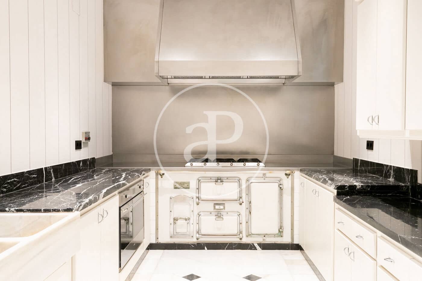 5 soveværelse Lejlighed til leje i Barcelona by - € 20.000 (Ref: 9334924)