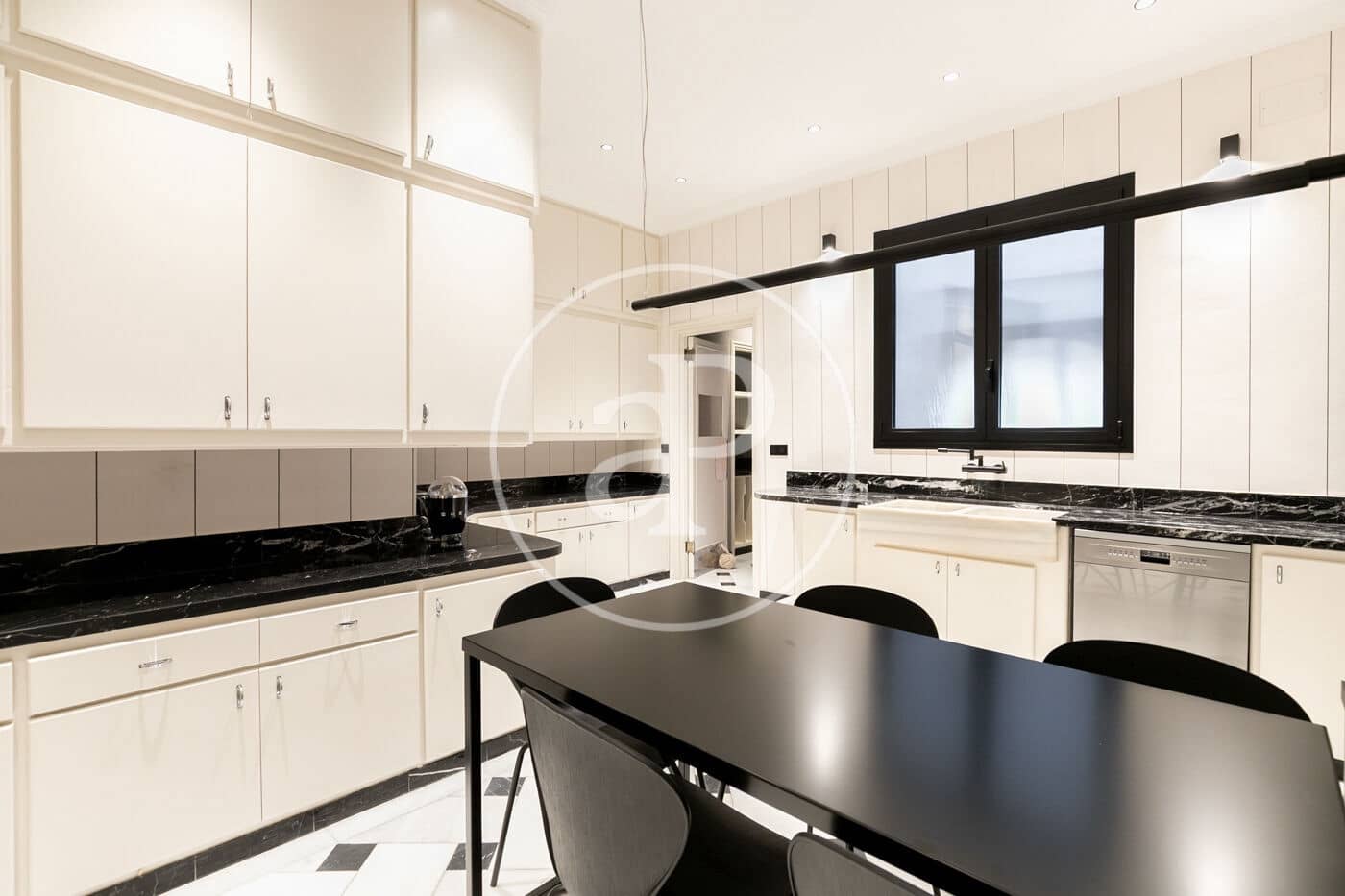 5 soveværelse Lejlighed til leje i Barcelona by - € 20.000 (Ref: 9334924)