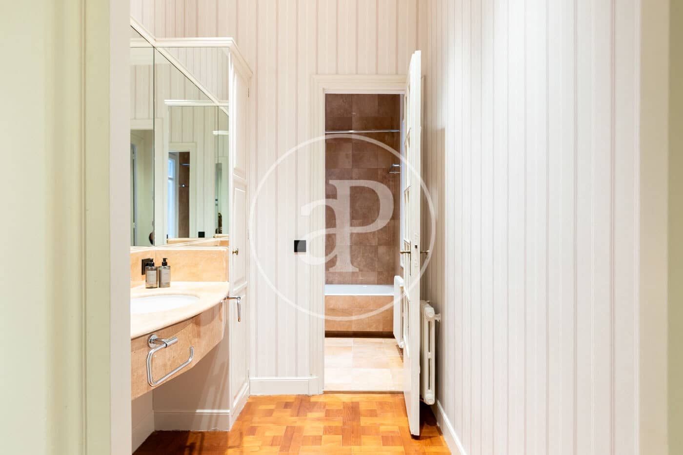 5 soveværelse Lejlighed til leje i Barcelona by - € 20.000 (Ref: 9334924)