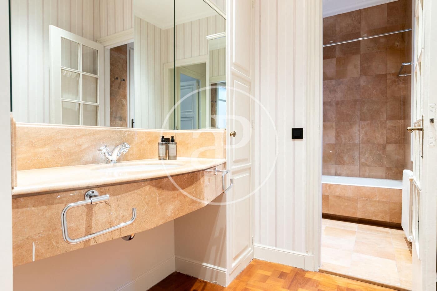 5 soveværelse Lejlighed til leje i Barcelona by - € 20.000 (Ref: 9334924)