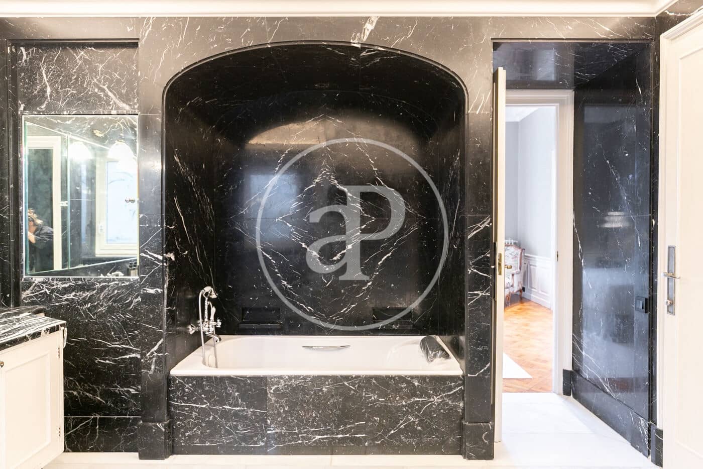 5 soveværelse Lejlighed til leje i Barcelona by - € 20.000 (Ref: 9334924)