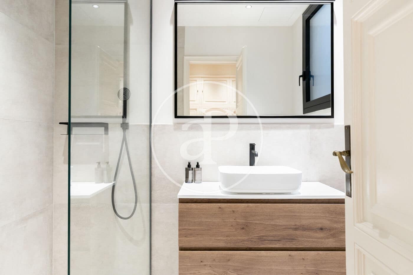 5 soveværelse Lejlighed til leje i Barcelona by - € 20.000 (Ref: 9334924)