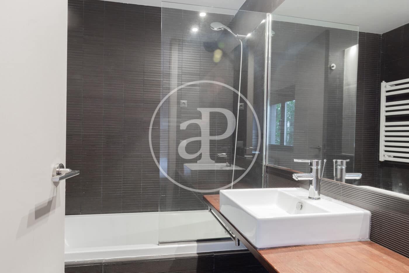 3 soverom Leilighet til leie i Barcelona by - € 2 285 (Ref: 9334927)