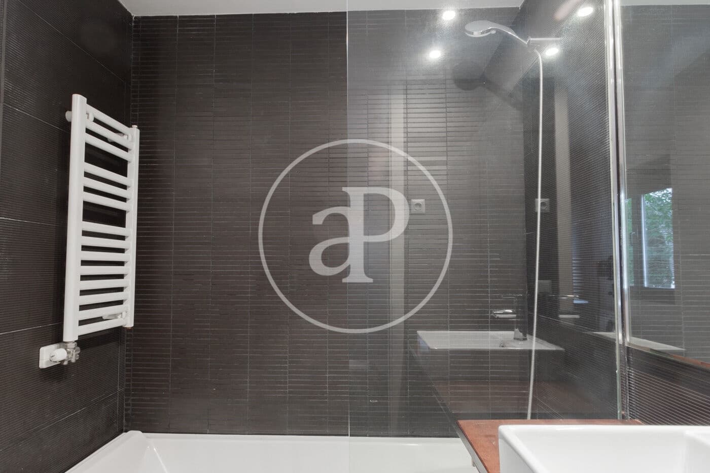 3 soverom Leilighet til leie i Barcelona by - € 2 285 (Ref: 9334927)