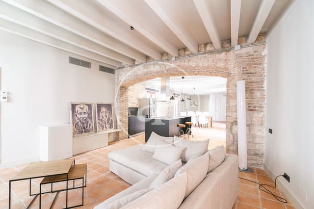 2 soverom Leilighet til leie i El Barri Gòtic, Barcelona by - € 2 400 (Ref: 9334931)