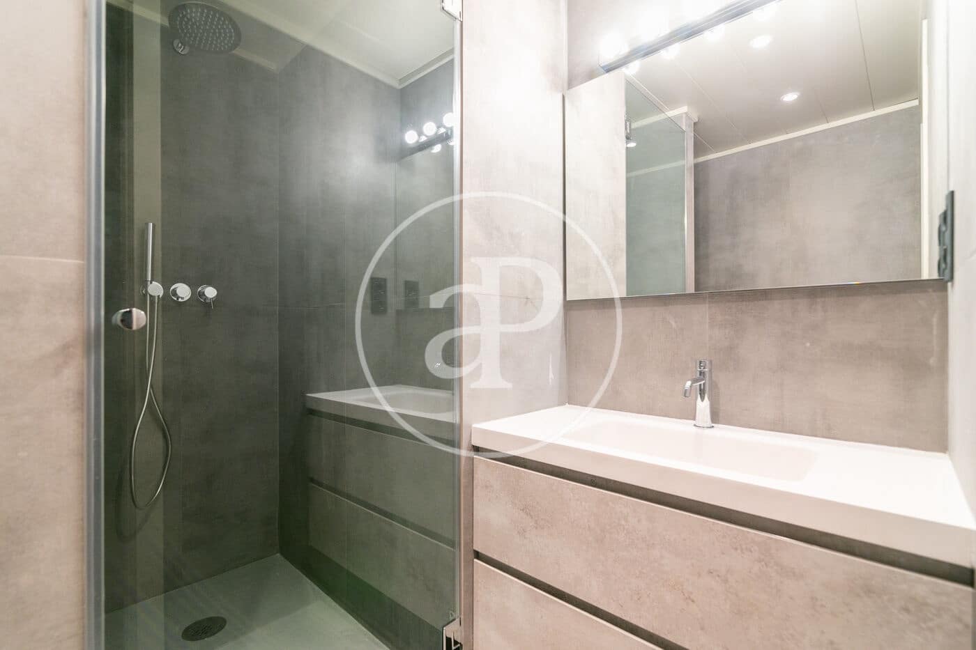 2 soverom Leilighet til leie i Barcelona by - € 2 400 (Ref: 9334931)