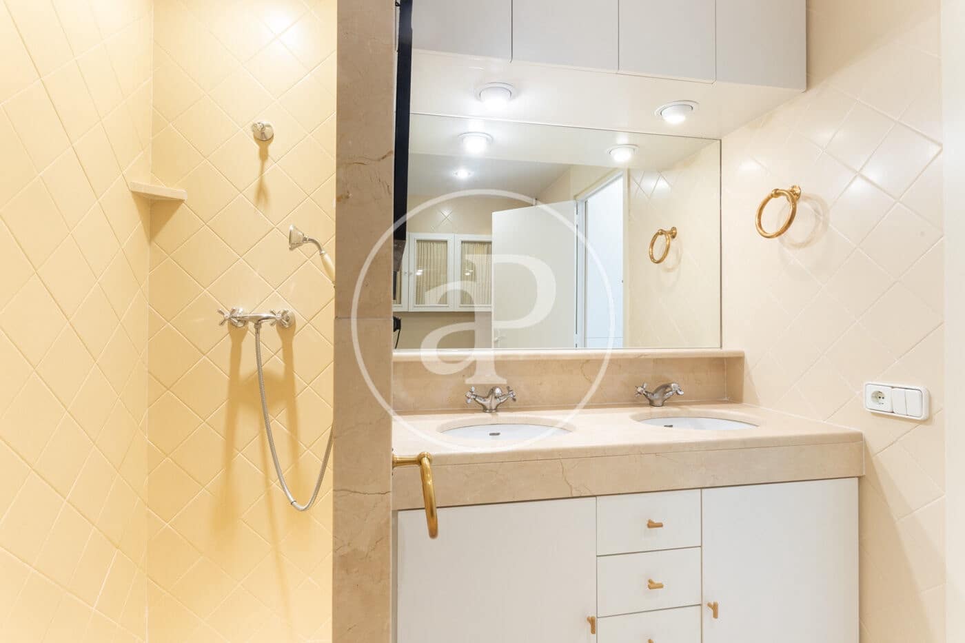 3 bedroom Apartment for rent in Barcelona city - € 2,705 (Ref: 9344758)