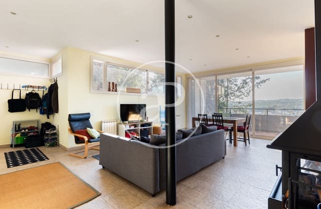 5 bedroom Villa for sale in Terrassa with pool - € 750,000 (Ref: 9349526)