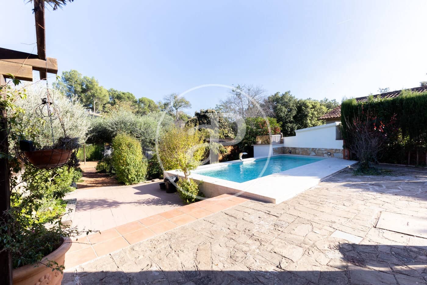 5 makuuhuone Huvila myytävänä paikassa Terrassa mukana uima-altaan - 750 000 € (Ref: 9349526)