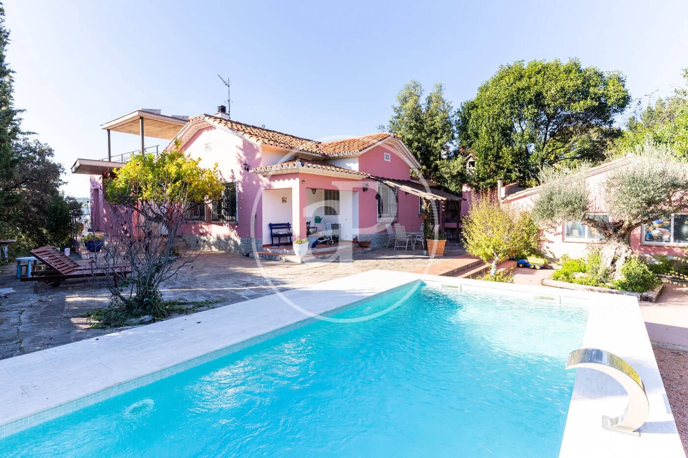 5 makuuhuone Huvila myytävänä paikassa Terrassa mukana uima-altaan - 750 000 € (Ref: 9349526)