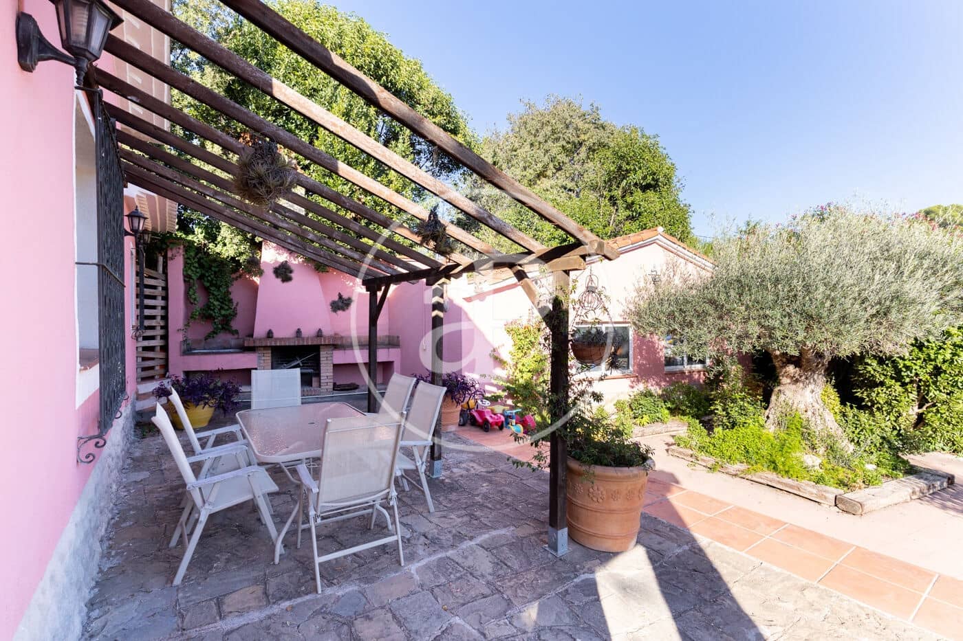 5 makuuhuone Huvila myytävänä paikassa Terrassa mukana uima-altaan - 750 000 € (Ref: 9349526)