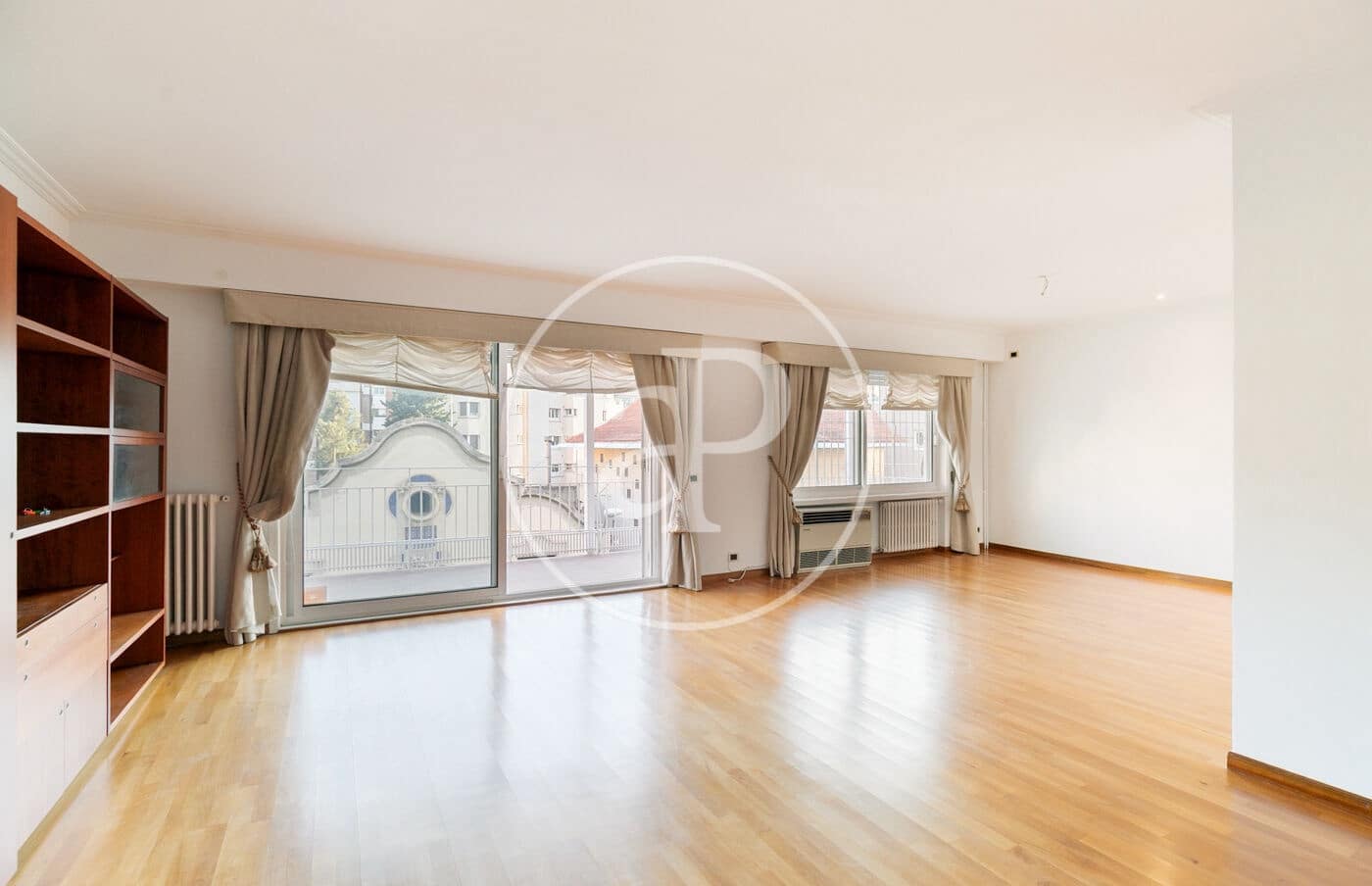 4 soverom Leilighet til leie i Barcelona by - € 4 000 (Ref: 9349528)