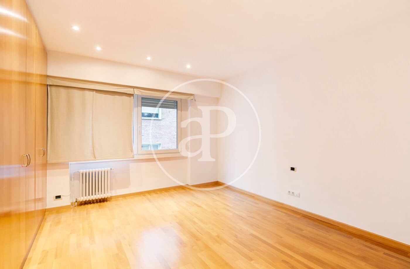 4 soverom Leilighet til leie i Barcelona by - € 4 000 (Ref: 9349528)