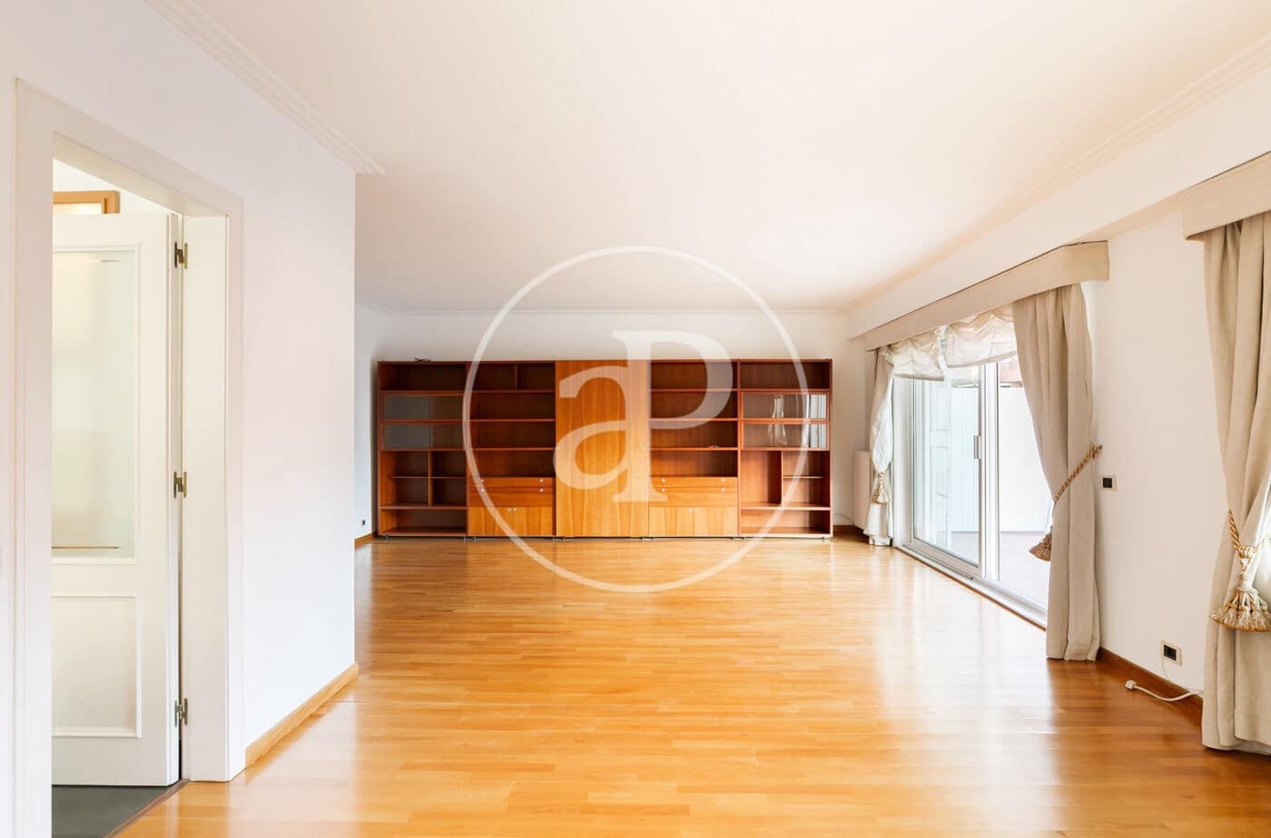 4 soverom Leilighet til leie i Barcelona by - € 4 000 (Ref: 9349528)