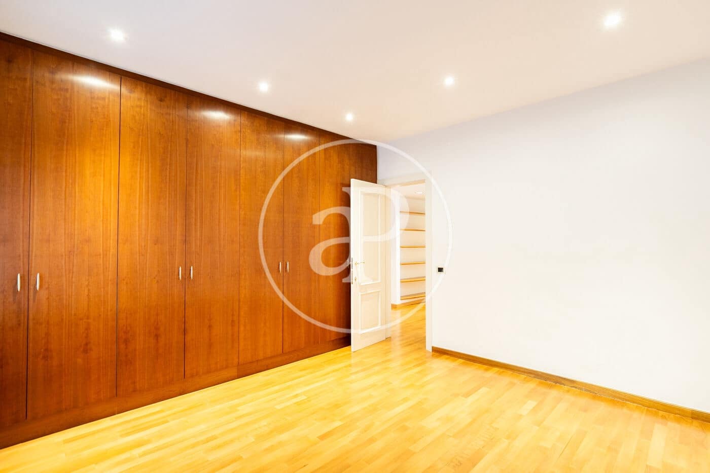 4 soverom Leilighet til leie i Barcelona by - € 4 000 (Ref: 9349528)