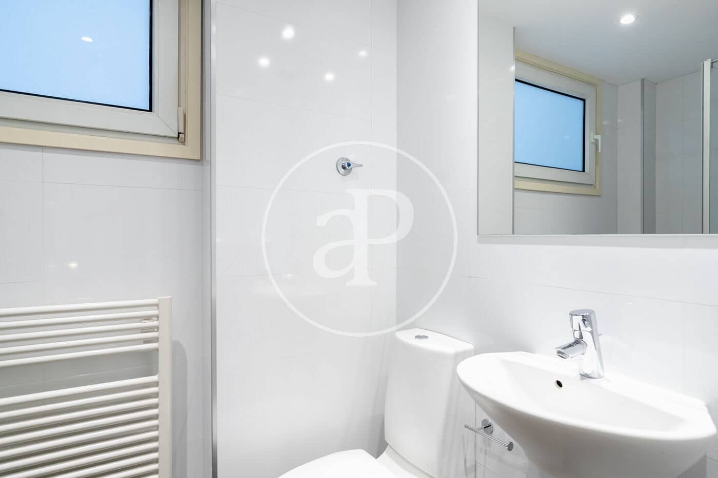 4 soverom Leilighet til leie i Barcelona by - € 4 000 (Ref: 9349528)