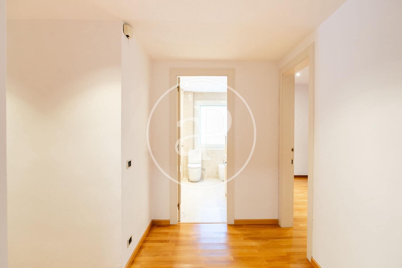 4 soverom Leilighet til leie i Barcelona by - € 4 000 (Ref: 9349528)