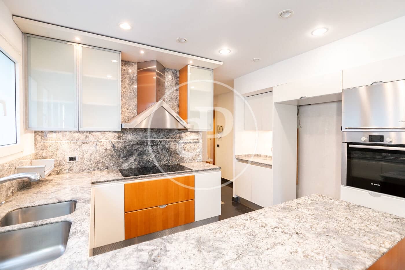 4 soverom Leilighet til leie i Barcelona by - € 4 000 (Ref: 9349528)