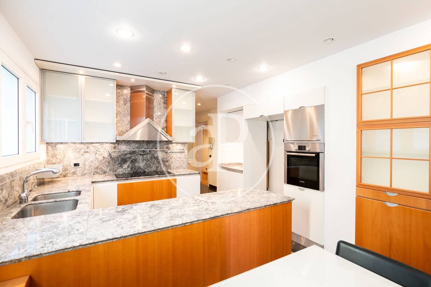 4 soverom Leilighet til leie i Barcelona by - € 4 000 (Ref: 9349528)