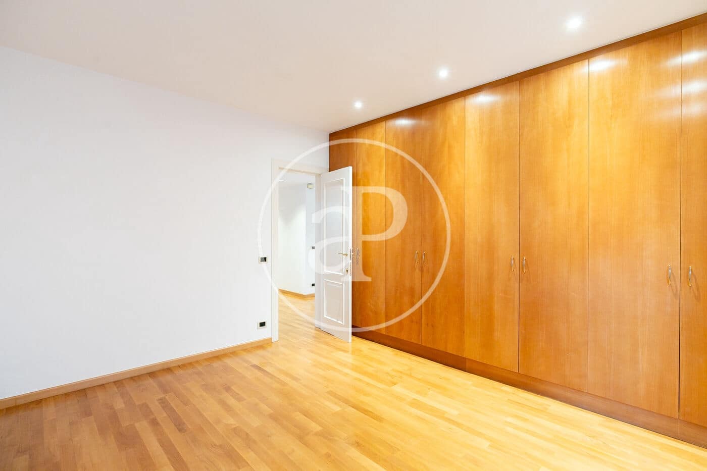 4 soverom Leilighet til leie i Barcelona by - € 4 000 (Ref: 9349528)