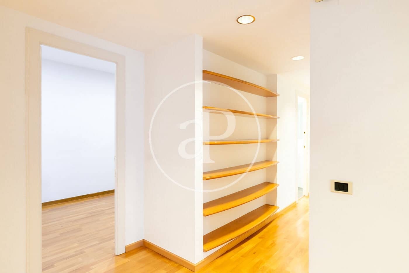 4 soverom Leilighet til leie i Barcelona by - € 4 000 (Ref: 9349528)