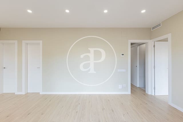 3 bedroom Apartment for sale in Sants, Barcelona city - € 455,000 (Ref: 9353605)