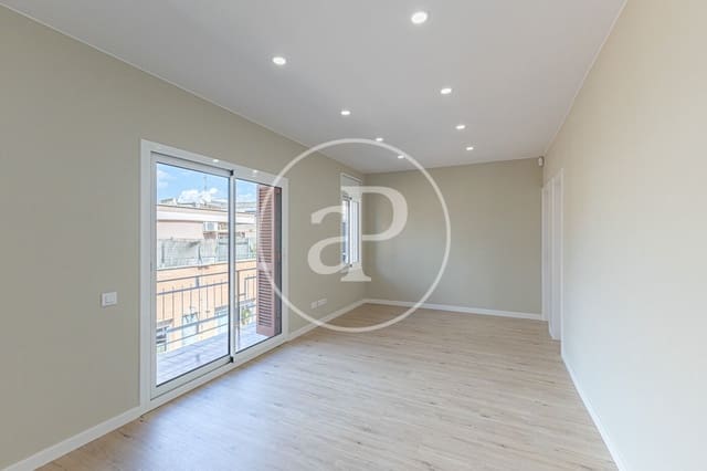 3 bedroom Apartment for sale in Sants, Barcelona city - € 455,000 (Ref: 9353605)