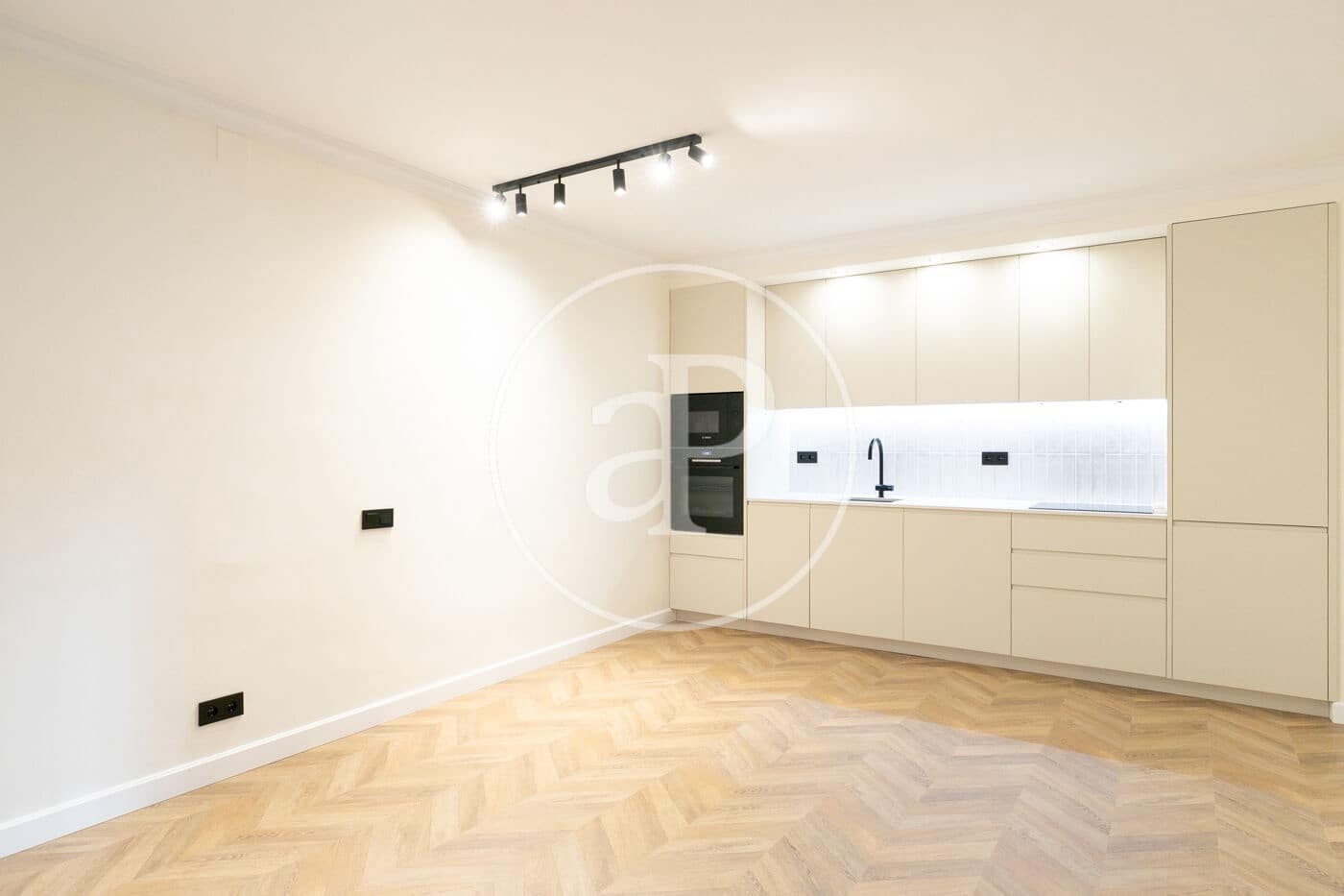 3 bedroom Apartment for sale in Barcelona city - € 650,000 (Ref: 9353606)